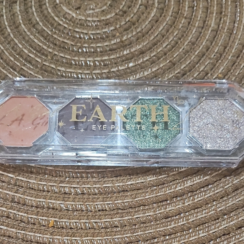 LA Girl Earth Eye Palette with Multi-Color Shades